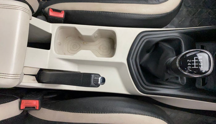 2019 Mahindra XUV300 W6 1.2 PETROL, Petrol, Manual, 72,860 km, Gear Lever