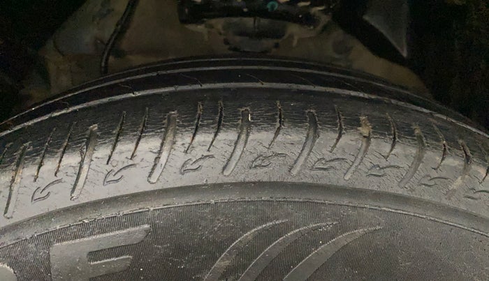 2019 Mahindra XUV300 W6 1.2 PETROL, Petrol, Manual, 72,860 km, Left Front Tyre Tread