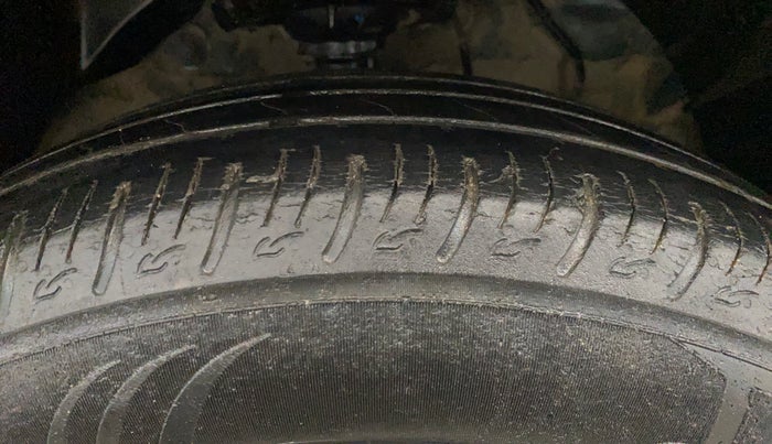 2019 Mahindra XUV300 W6 1.2 PETROL, Petrol, Manual, 72,860 km, Right Front Tyre Tread