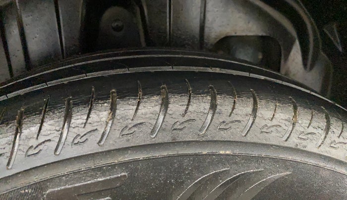 2019 Mahindra XUV300 W6 1.2 PETROL, Petrol, Manual, 72,860 km, Right Rear Tyre Tread