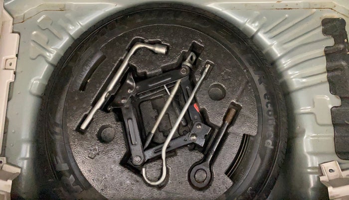 2019 Mahindra XUV300 W6 1.2 PETROL, Petrol, Manual, 72,860 km, Spare Tyre