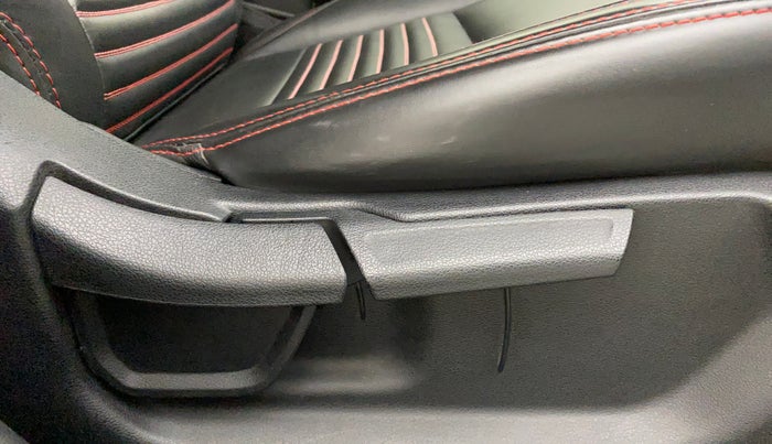 2021 Hyundai NEW I20 ASTA 1.2 MT, Petrol, Manual, 51,250 km, Driver Side Adjustment Panel