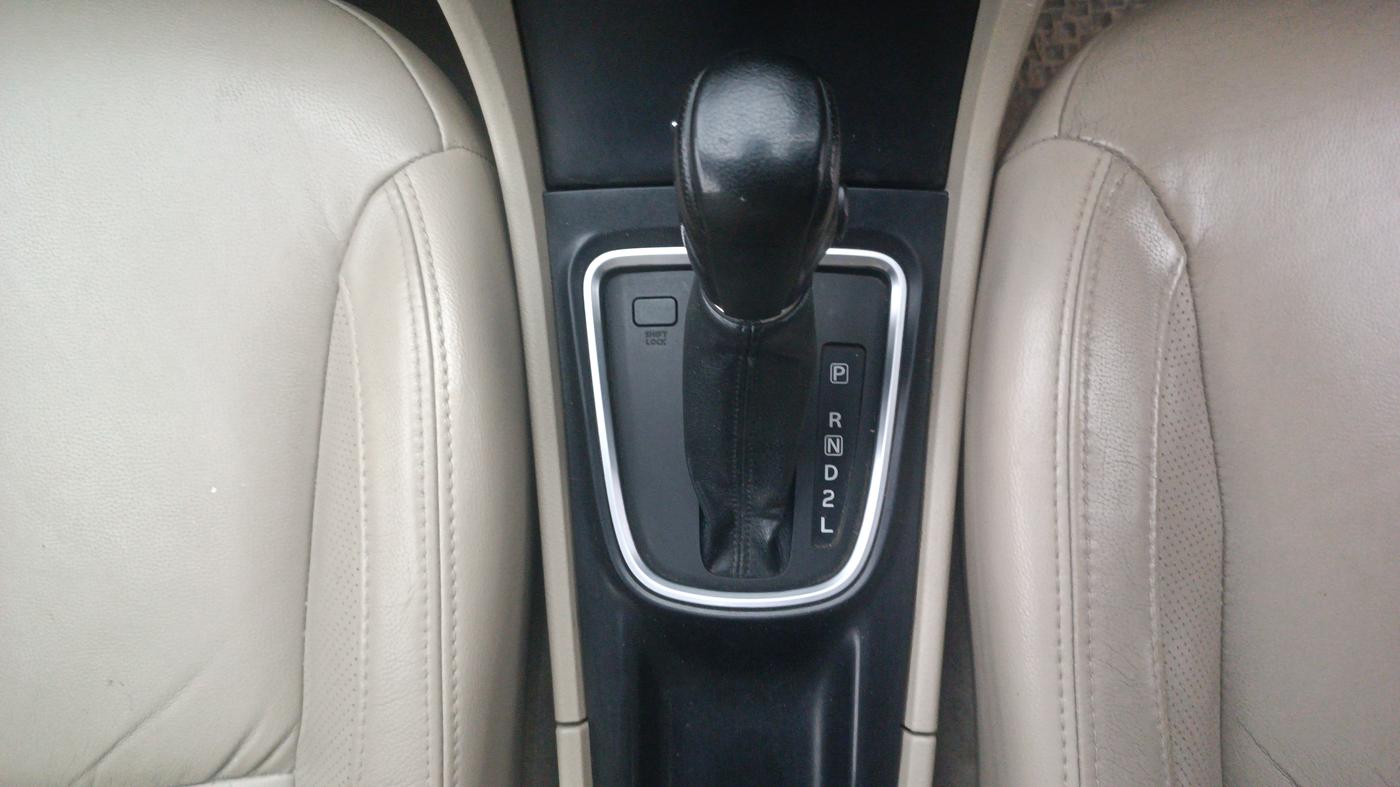 2017 Maruti Ciaz ZXI+ AT, Petrol, Automatic, 71,900 km, Gear Lever