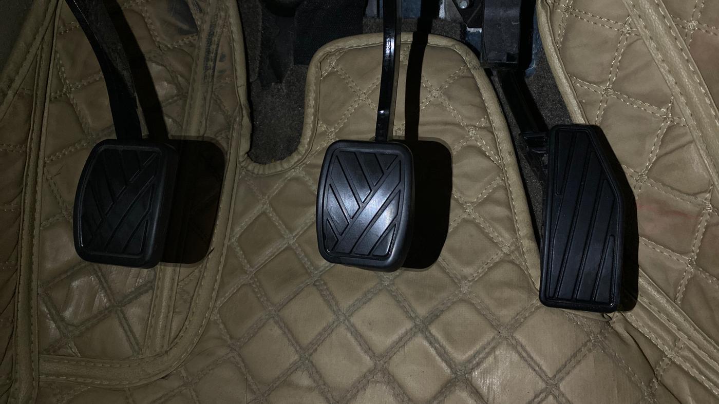 2022 Maruti Ertiga VXI SHVS, Petrol, Manual, 21,372 km, Pedals