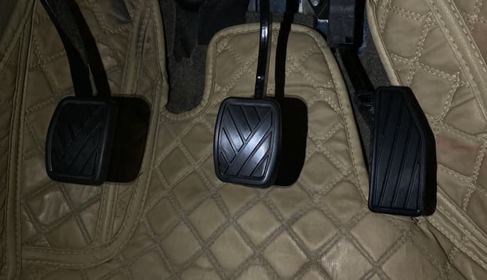 2022 Maruti Ertiga VXI SHVS, Petrol, Manual, 21,372 km, Pedals