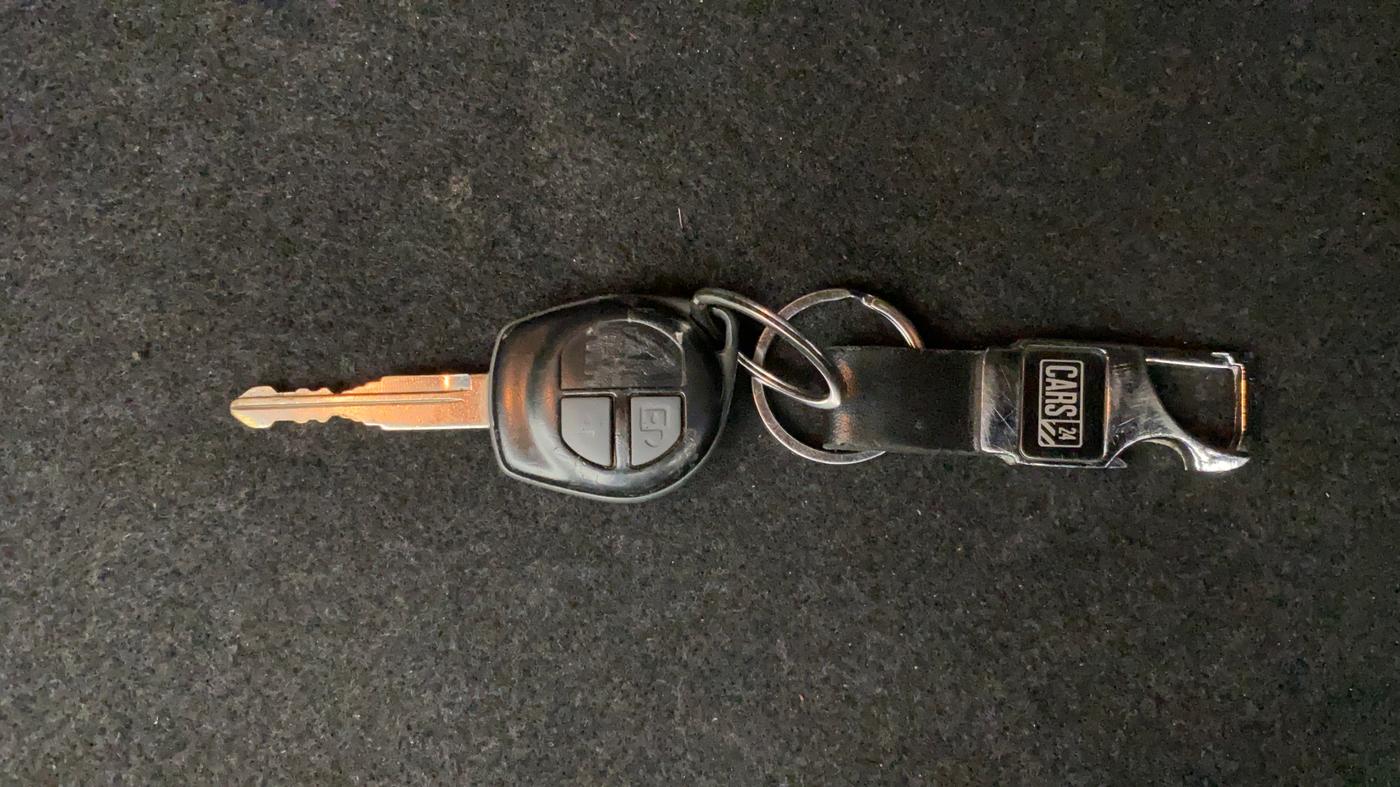 2015 Maruti Swift Dzire VXI, Petrol, Manual, 65,480 km, Key Close Up