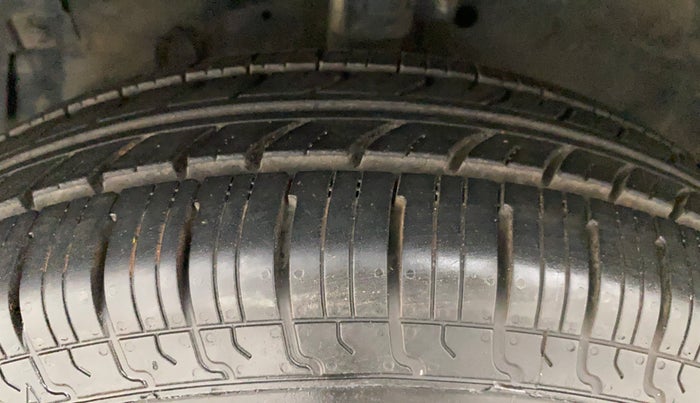 2015 Maruti Swift Dzire VXI, Petrol, Manual, 65,480 km, Left Front Tyre Tread