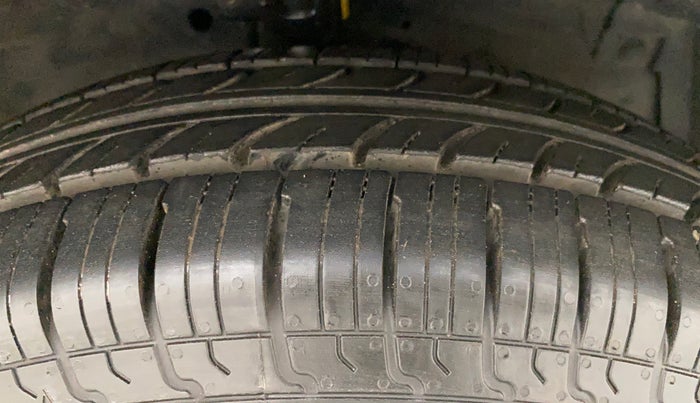 2015 Maruti Swift Dzire VXI, Petrol, Manual, 65,480 km, Right Front Tyre Tread