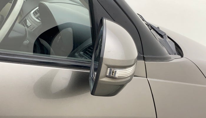 2015 Maruti Swift Dzire VXI, Petrol, Manual, 65,480 km, Right rear-view mirror - Indicator light has minor damage