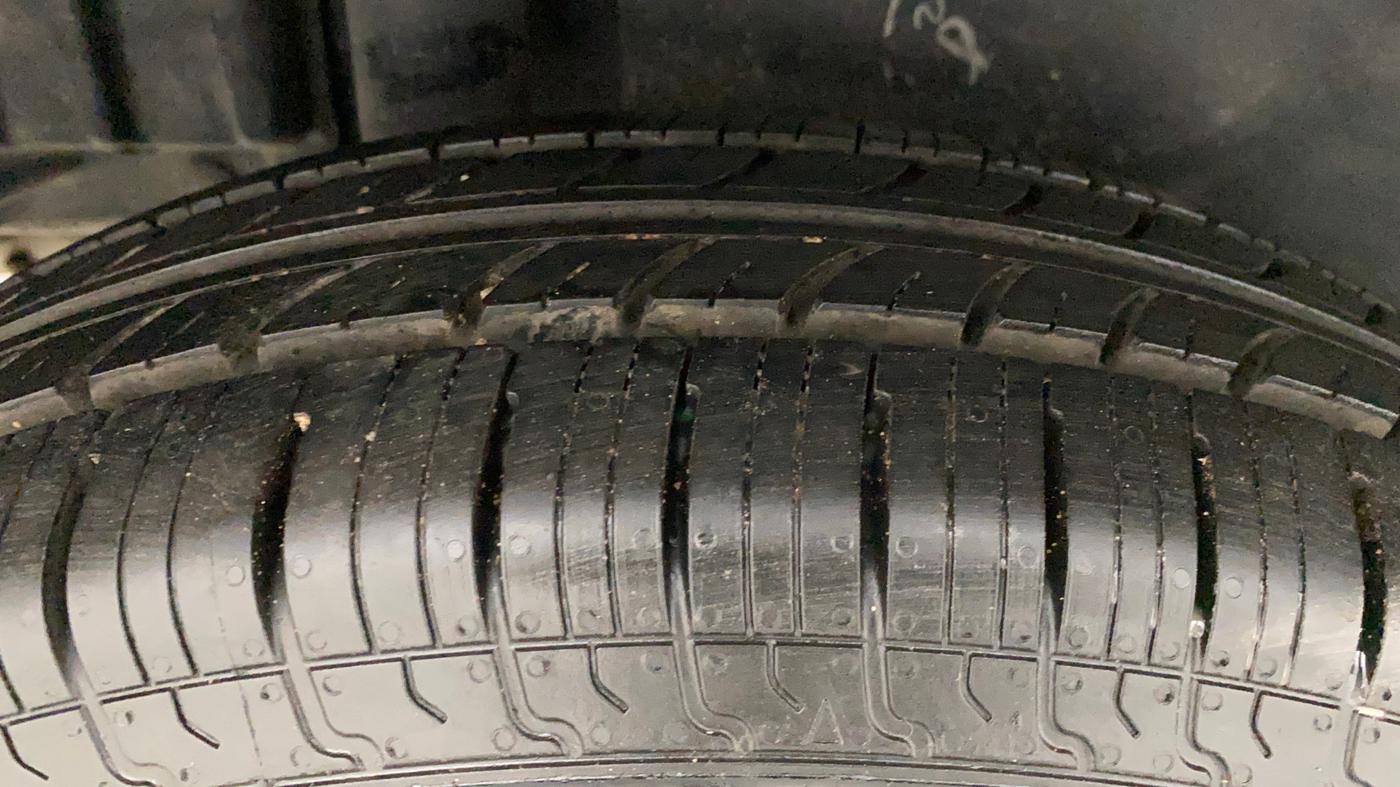 2015 Maruti Swift Dzire VXI, Petrol, Manual, 65,480 km, Right Rear Tyre Tread