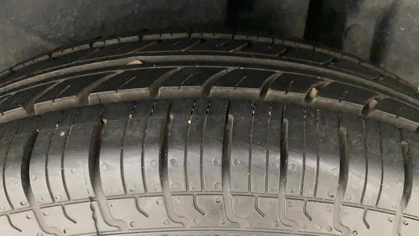 2015 Maruti Swift Dzire VXI, Petrol, Manual, 65,480 km, Left Rear Tyre Tread