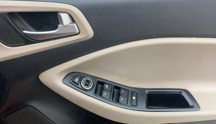 2015 Hyundai Elite i20 ASTA 1.4 CRDI, Diesel, Manual, 1,00,232 km, Driver Side Door Panels Control