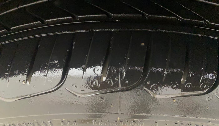 2015 Hyundai Elite i20 ASTA 1.4 CRDI, Diesel, Manual, 1,00,232 km, Right Front Tyre Tread