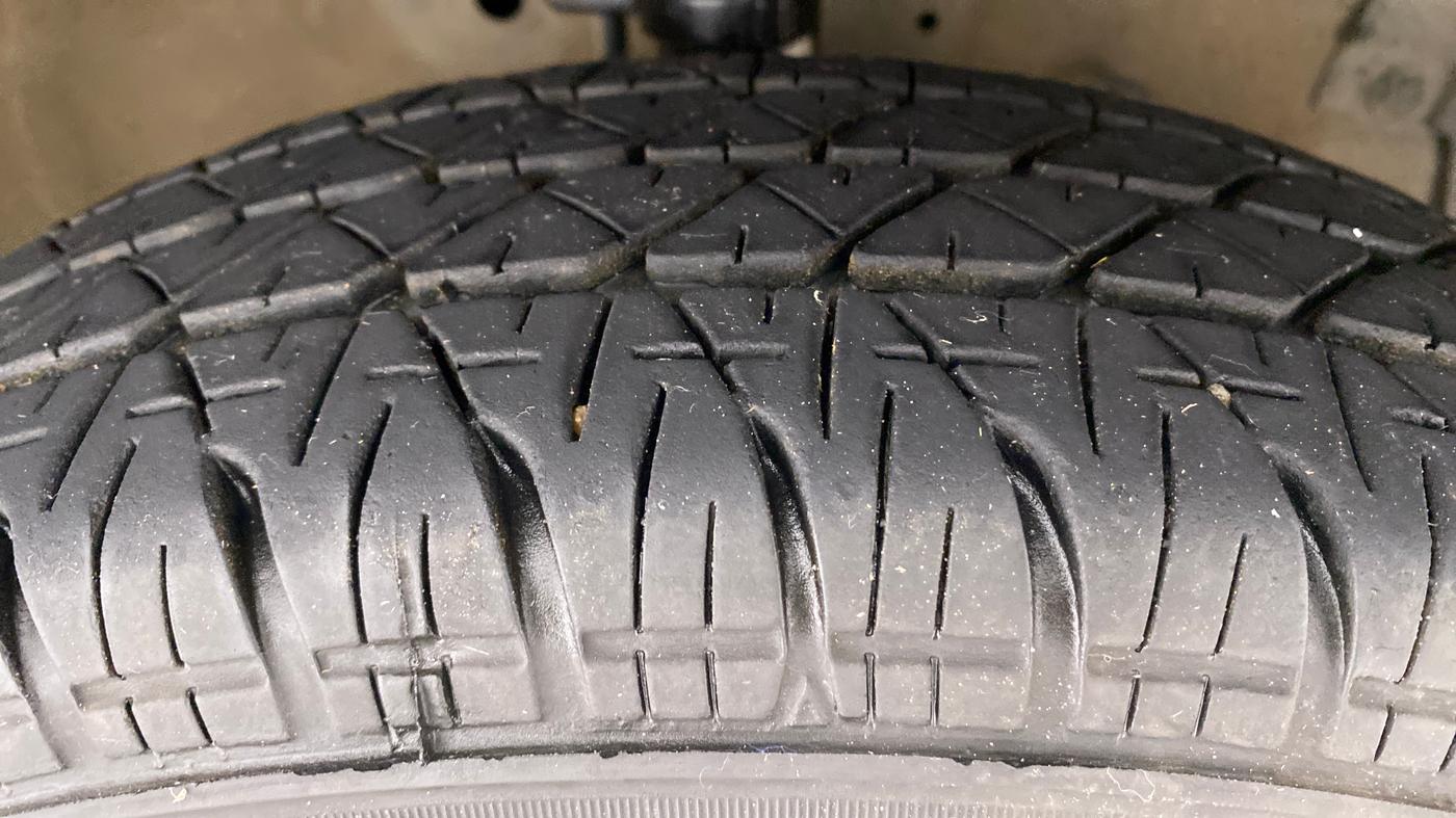 2016 Maruti Swift Dzire VXI, Petrol, Manual, 86,099 km, Right Front Tyre Tread