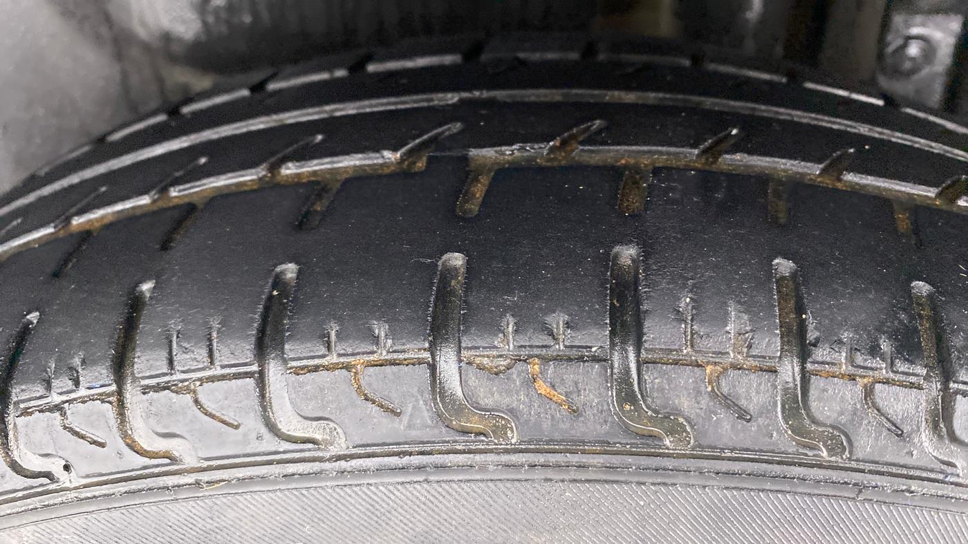 2016 Maruti Swift Dzire VXI, Petrol, Manual, 86,099 km, Left Rear Tyre Tread