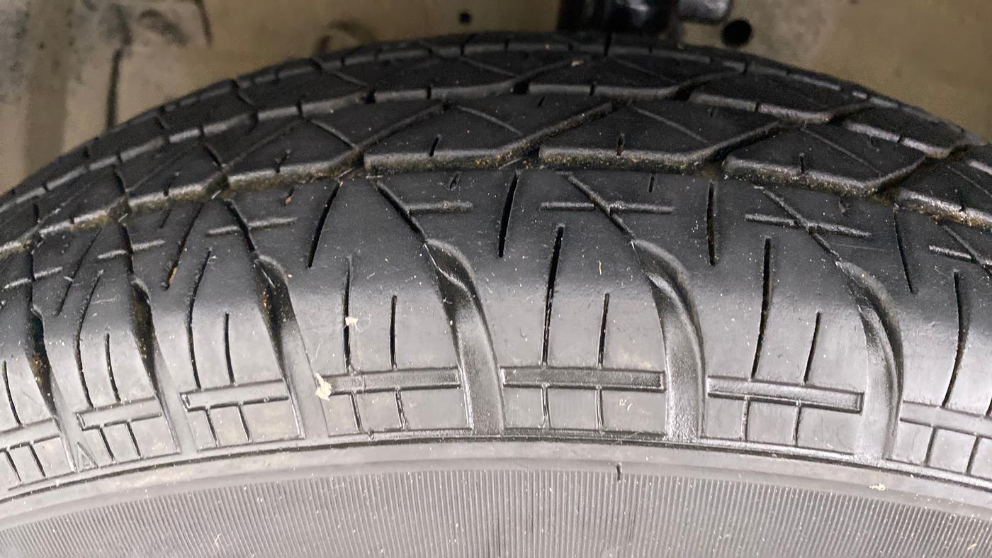 2016 Maruti Swift Dzire VXI, Petrol, Manual, 86,099 km, Left Front Tyre Tread