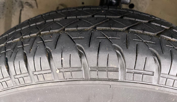 2016 Maruti Swift Dzire VXI, Petrol, Manual, 86,099 km, Left Front Tyre Tread