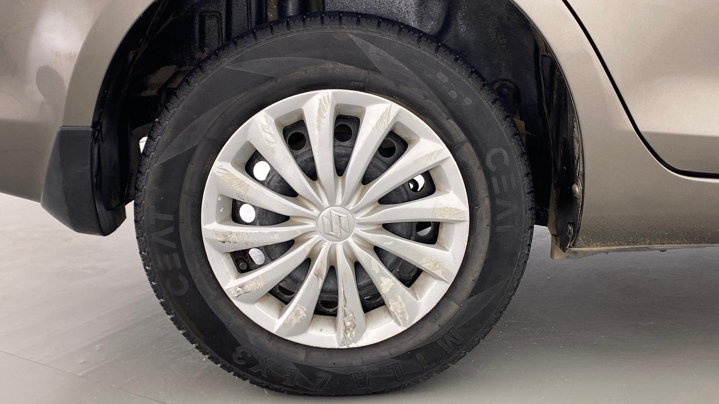 2016 Maruti Swift Dzire VXI, Petrol, Manual, 86,099 km, Right Rear Wheel