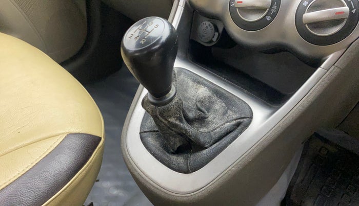 2013 Hyundai i10 MAGNA 1.2, Petrol, Manual, 38,141 km, Gear lever - Boot cover slightly torn