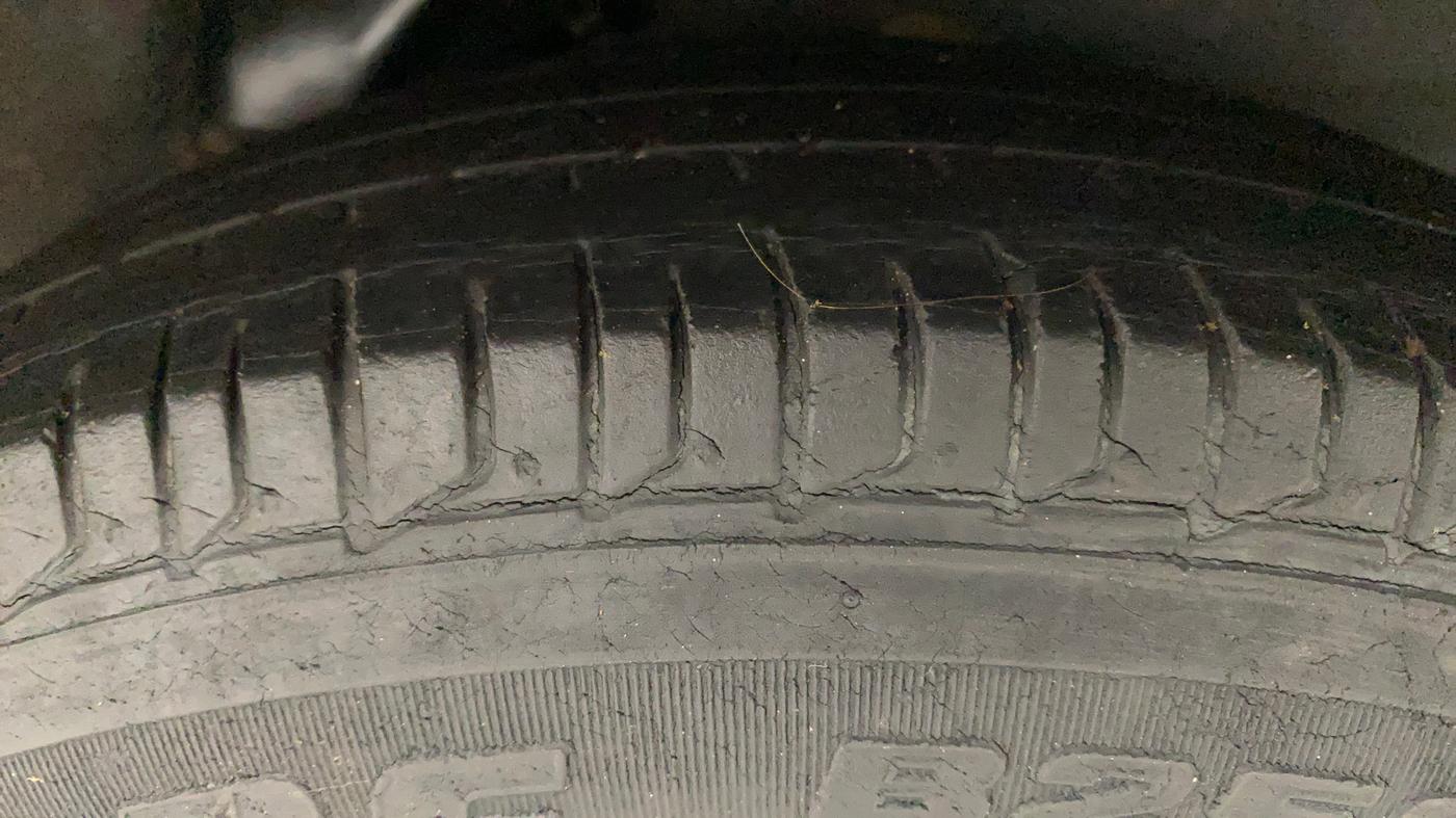 2013 Hyundai i10 MAGNA 1.2, Petrol, Manual, 38,141 km, Left Rear Tyre Tread