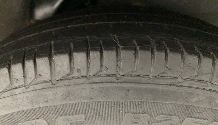 2013 Hyundai i10 MAGNA 1.2, Petrol, Manual, 38,141 km, Left Rear Tyre Tread