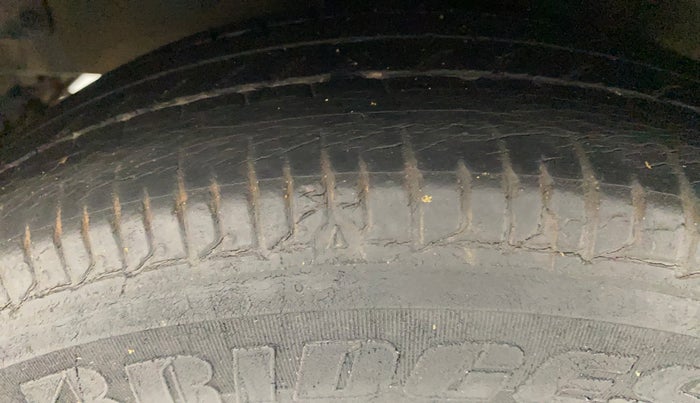 2013 Hyundai i10 MAGNA 1.2, Petrol, Manual, 38,141 km, Left Front Tyre Tread