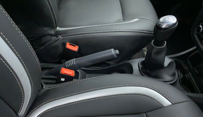 2020 Renault Duster RXS 1.5 PETROL MT, Petrol, Manual, 12,553 km, Gear Lever