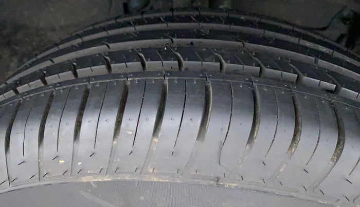 2020 Renault Duster RXS 1.5 PETROL MT, Petrol, Manual, 12,553 km, Right Front Tyre Tread