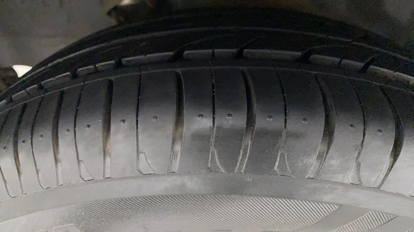 2017 Honda Brio S MT, Petrol, Manual, 44,506 km, Right Rear Tyre Tread