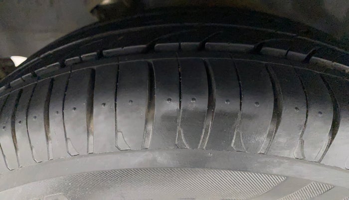 2017 Honda Brio S MT, Petrol, Manual, 44,506 km, Right Rear Tyre Tread