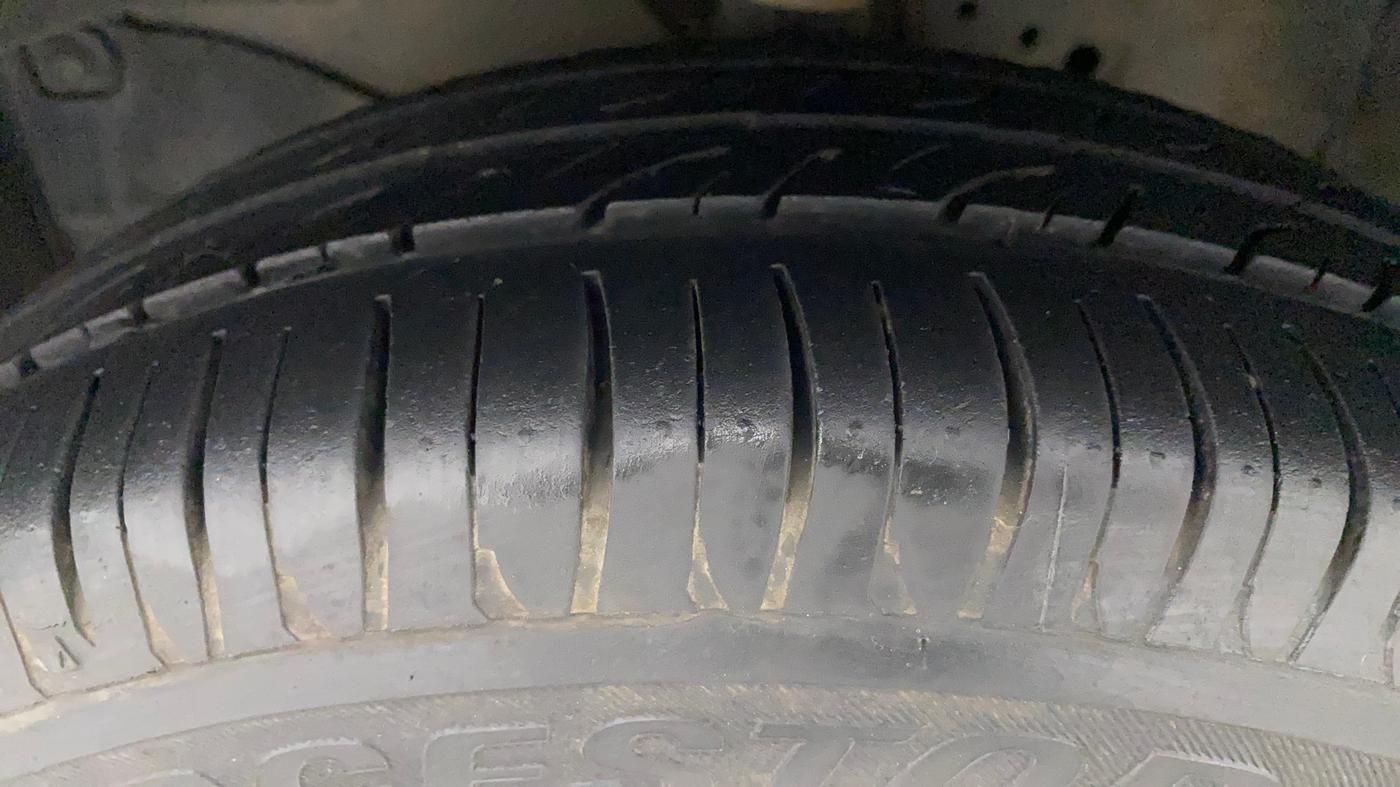 2017 Honda Brio S MT, Petrol, Manual, 44,506 km, Left Front Tyre Tread