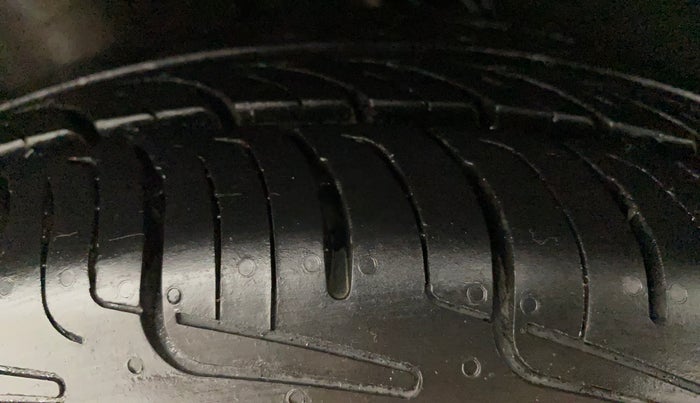 2019 Renault Kwid RXT 1.0 AMT (O), Petrol, Automatic, 32,432 km, Right Rear Tyre Tread