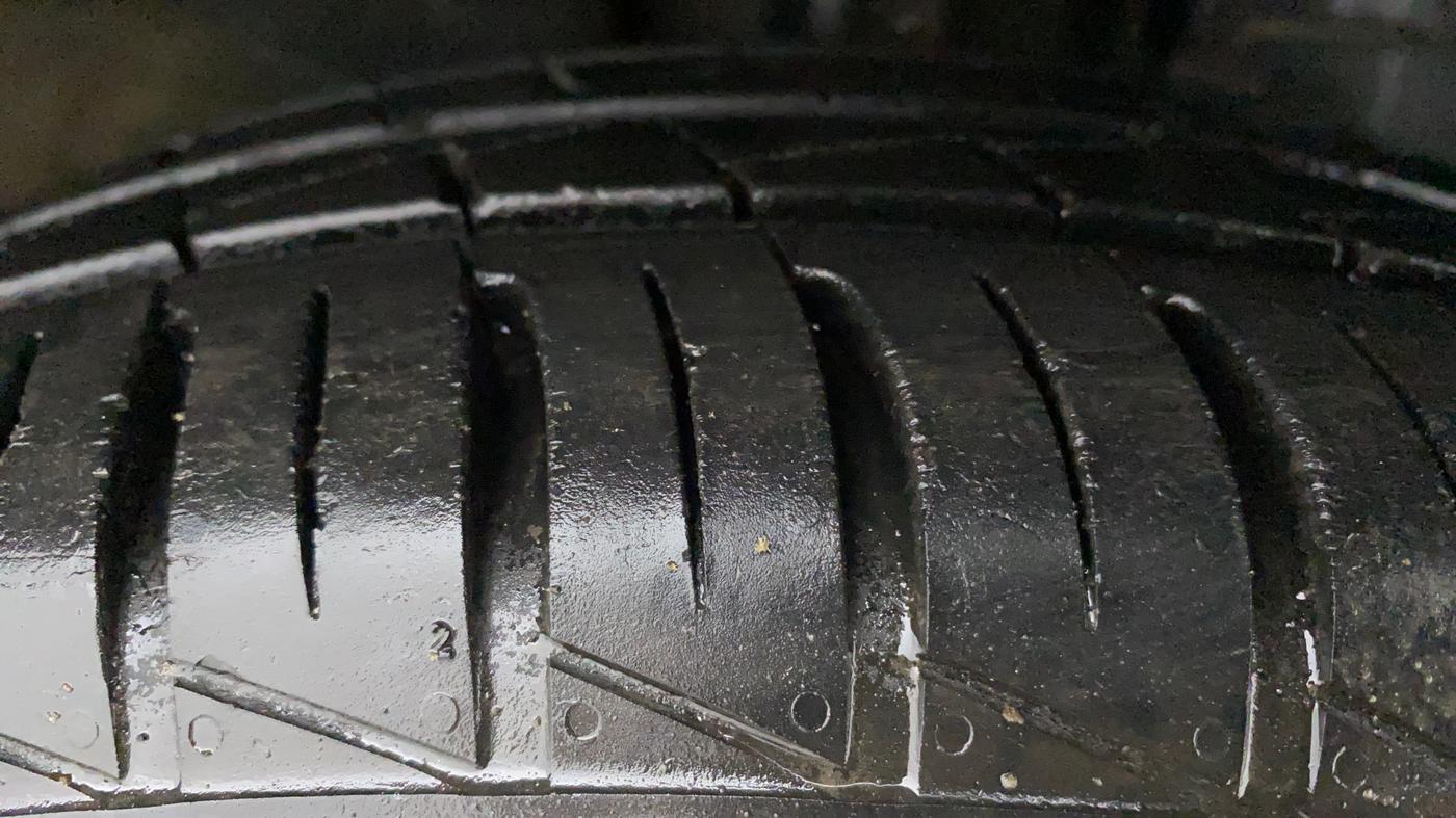 2019 Renault Kwid RXT 1.0 AMT (O), Petrol, Automatic, 32,432 km, Right Front Tyre Tread