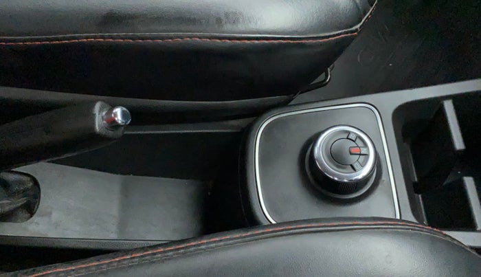 2019 Renault Kwid RXT 1.0 AMT (O), Petrol, Automatic, 32,432 km, Gear Lever