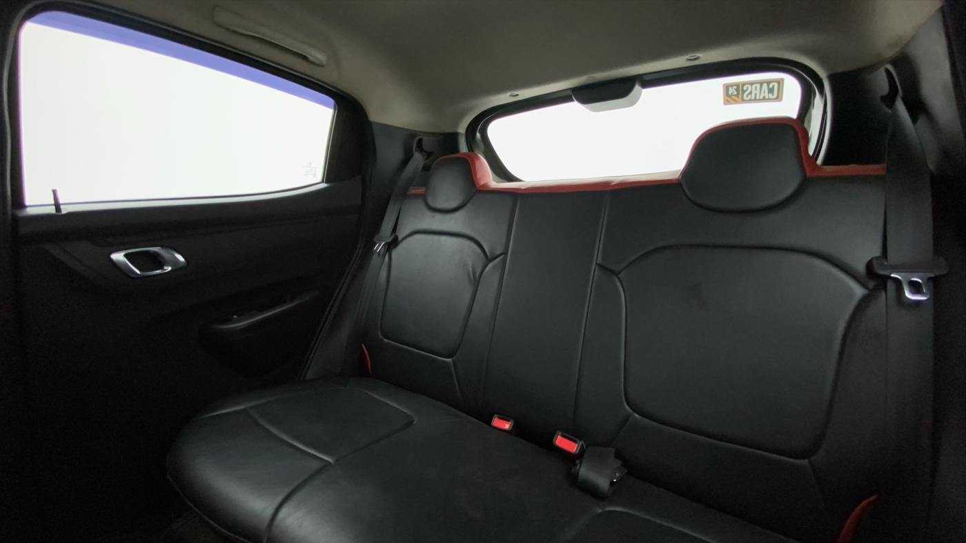 2019 Renault Kwid RXT 1.0 AMT (O), Petrol, Automatic, 32,432 km, Right Side Rear Door Cabin