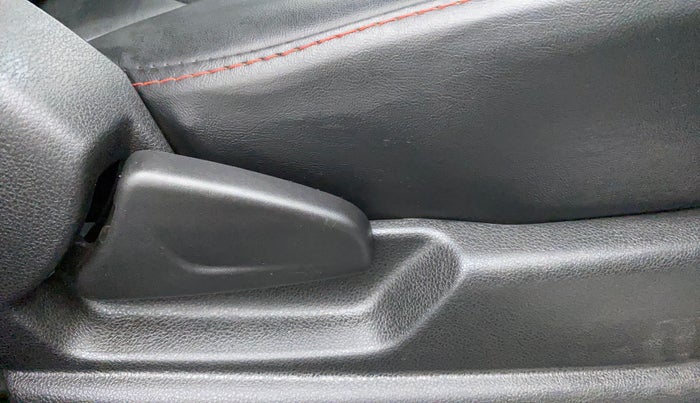 2019 Renault Kwid RXT 1.0 AMT (O), Petrol, Automatic, 32,432 km, Driver Side Adjustment Panel