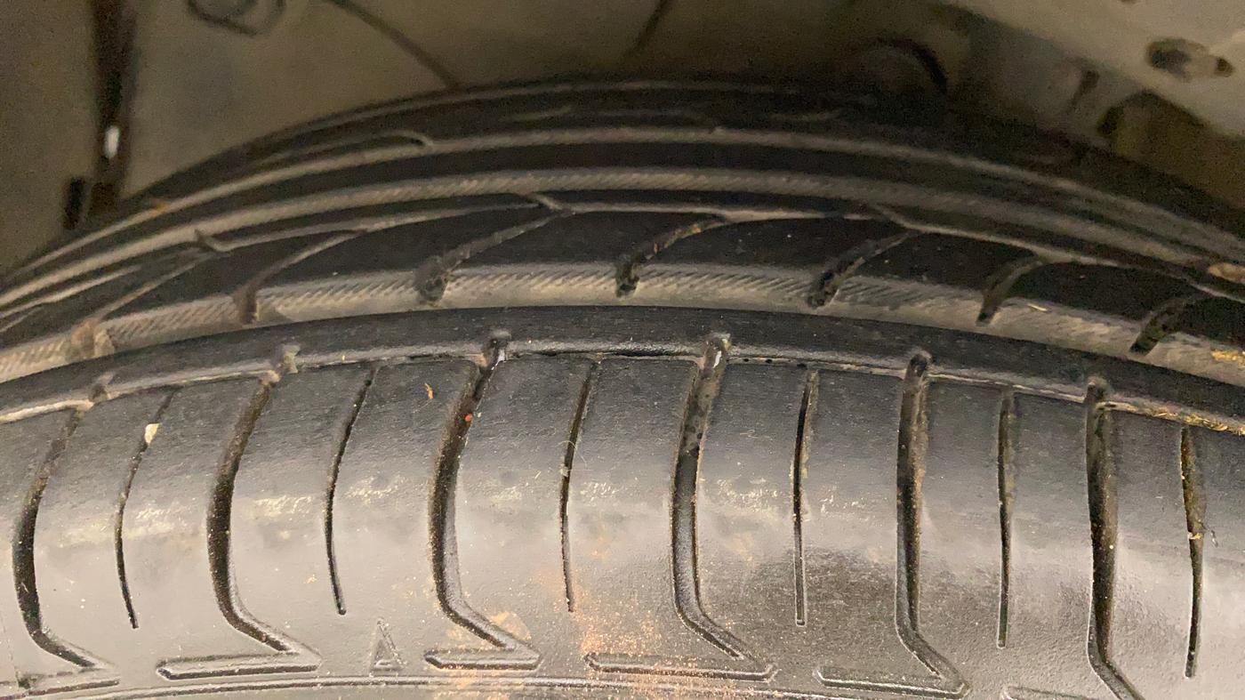 2011 Honda City 1.5L I-VTEC V MT, Petrol, Manual, 1,18,087 km, Left Front Tyre Tread