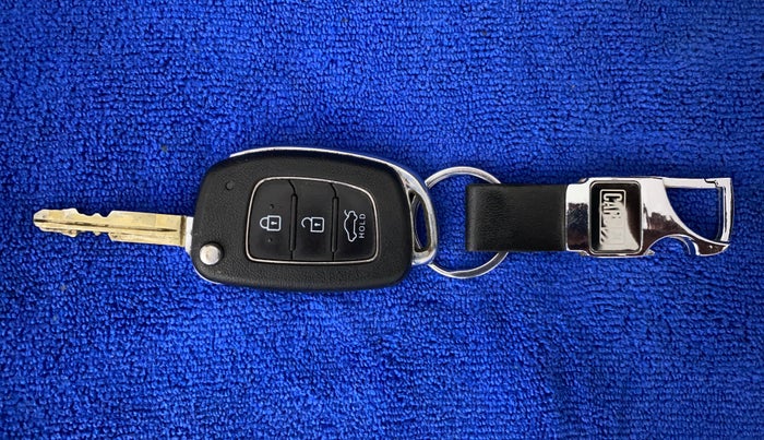 2019 Hyundai Xcent SX 1.2, CNG, Manual, 78,695 km, Key Close Up