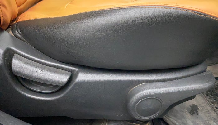 2019 Hyundai Xcent SX 1.2, CNG, Manual, 78,695 km, Driver Side Adjustment Panel