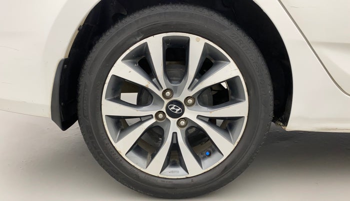 2015 Hyundai Verna FLUIDIC 4S 1.6 VTVT S, Petrol, Manual, 74,294 km, Right Rear Wheel