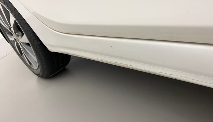 2015 Hyundai Verna FLUIDIC 4S 1.6 VTVT S, Petrol, Manual, 74,294 km, Right running board - Slightly dented