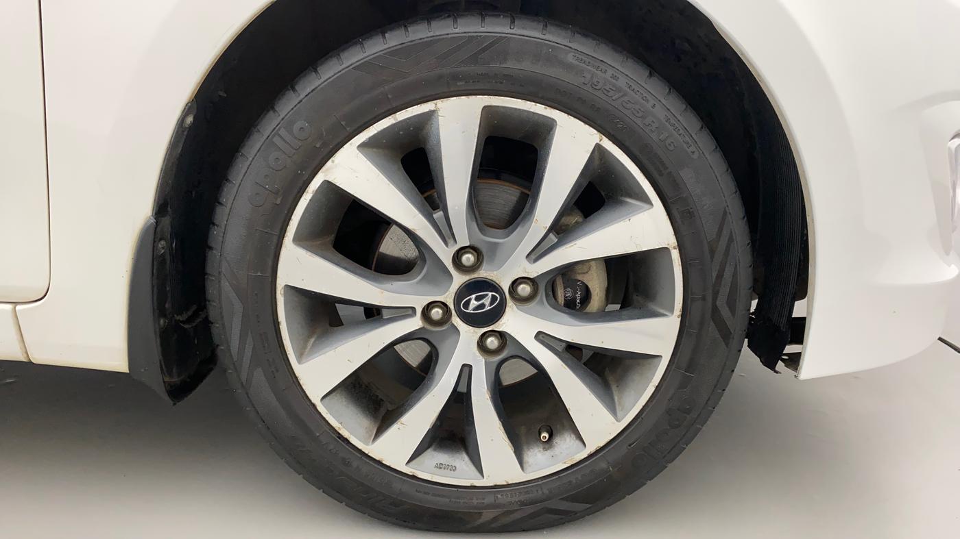 2015 Hyundai Verna FLUIDIC 4S 1.6 VTVT S, Petrol, Manual, 74,294 km, Right Front Wheel