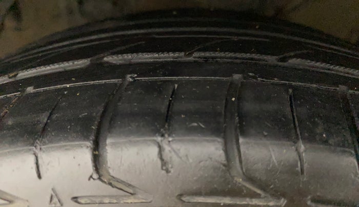 2015 Hyundai Verna FLUIDIC 4S 1.6 VTVT S, Petrol, Manual, 74,294 km, Left Front Tyre Tread
