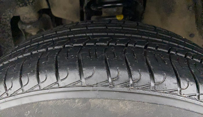 2017 Mahindra TUV300 T8, Diesel, Manual, 66,519 km, Left Front Tyre Tread