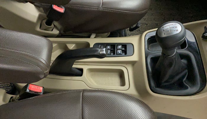 2017 Mahindra TUV300 T8, Diesel, Manual, 66,519 km, Gear Lever