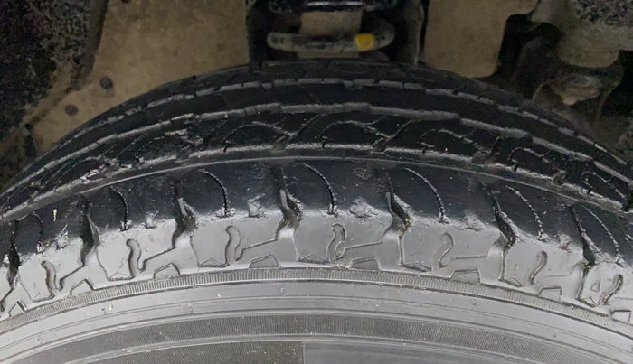 2017 Mahindra TUV300 T8, Diesel, Manual, 66,519 km, Right Front Tyre Tread