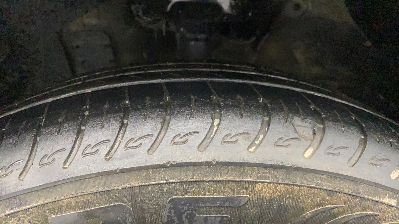 2022 KIA CARENS PRESTIGE PLUS 1.4 PETROL 7 STR, Petrol, Manual, 35,514 km, Left Front Tyre Tread