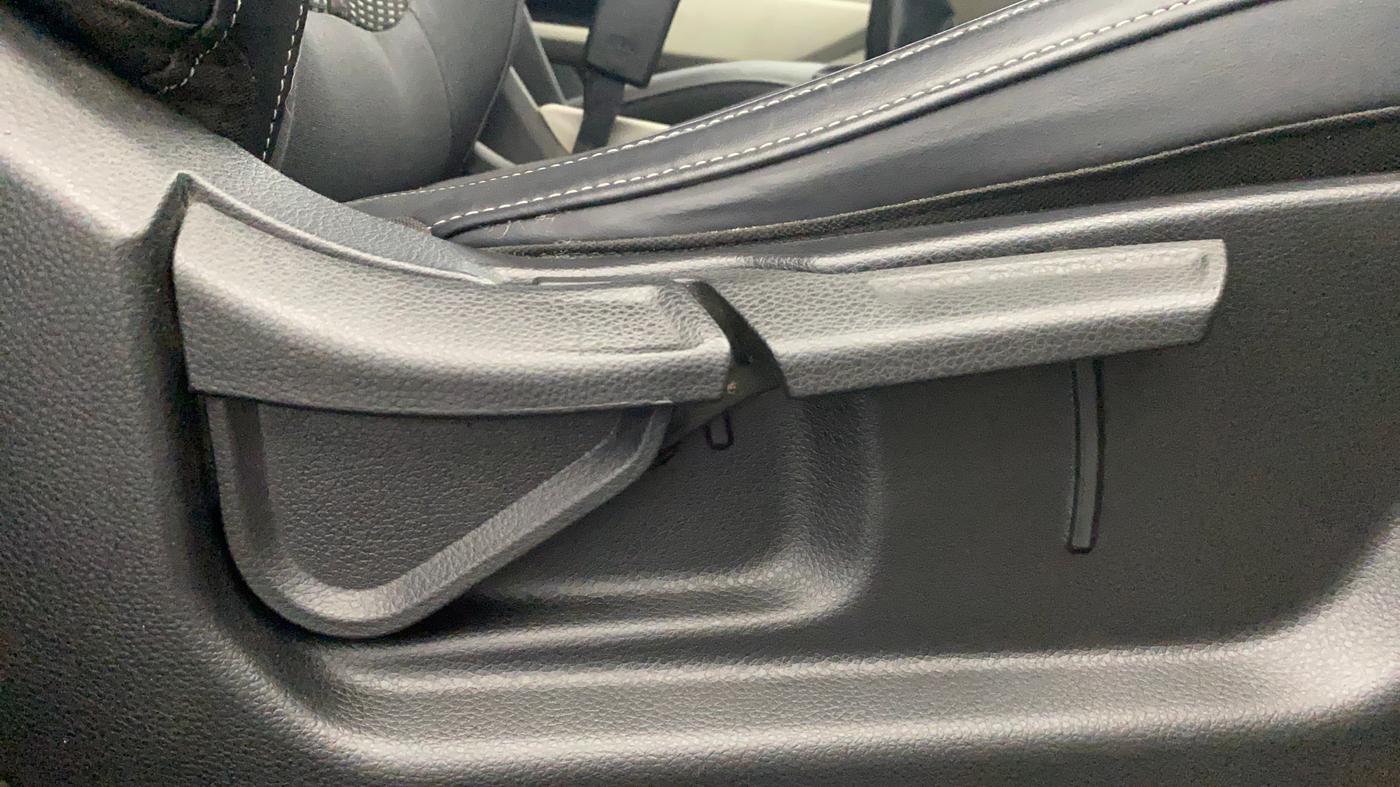 2022 KIA CARENS PRESTIGE PLUS 1.4 PETROL 7 STR, Petrol, Manual, 35,514 km, Driver Side Adjustment Panel