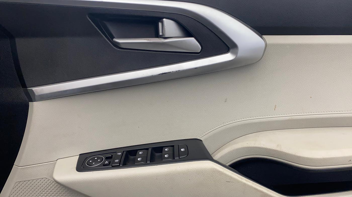 2022 KIA CARENS PRESTIGE PLUS 1.4 PETROL 7 STR, Petrol, Manual, 35,514 km, Driver Side Door Panels Control