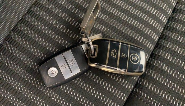 2022 KIA CARENS PRESTIGE PLUS 1.4 PETROL 7 STR, Petrol, Manual, 35,514 km, Key Close Up